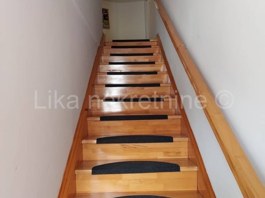 Stambeno-poslovni objekat, Prodaja, Otočac, Ličko Lešće