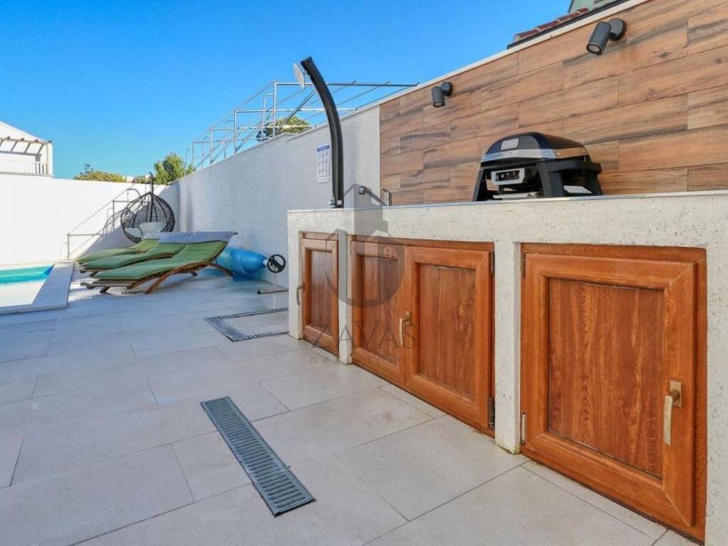 Vila, prodaja, Nin,Zaton