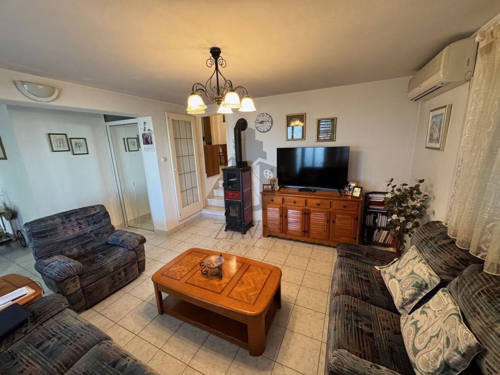 Apartmanska kuća, Prodaja, Postira, Postira