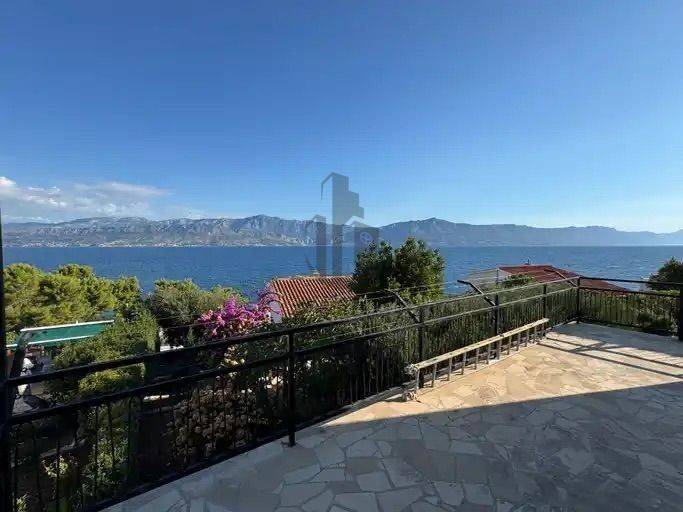 Apartmanska kuća, Prodaja, Postira, Postira