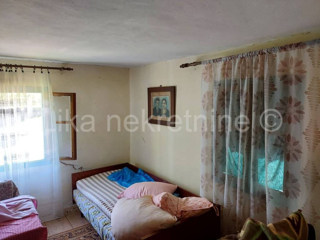 Seosko imanje, Prodaja, Perušić, Prvan Selo