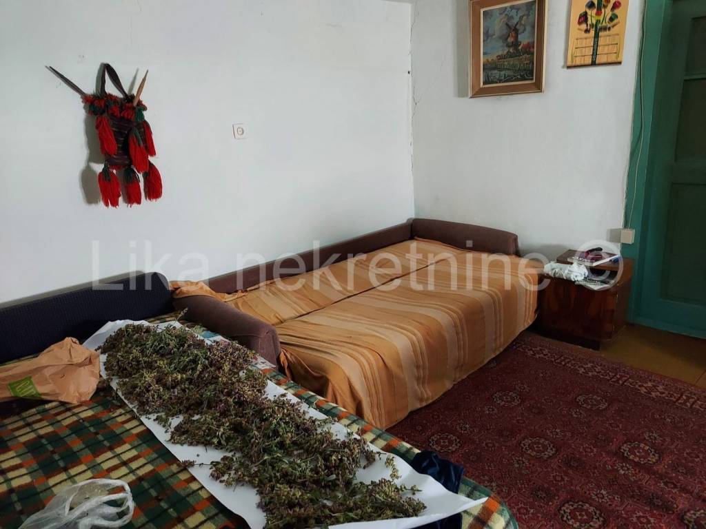 Seosko imanje, Prodaja, Perušić, Prvan Selo