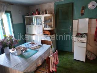 Seosko imanje, Prodaja, Perušić, Prvan Selo