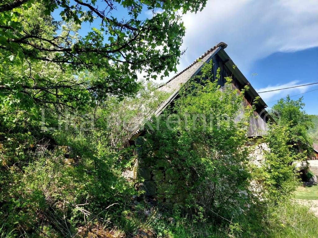 Seosko imanje, Prodaja, Perušić, Prvan Selo