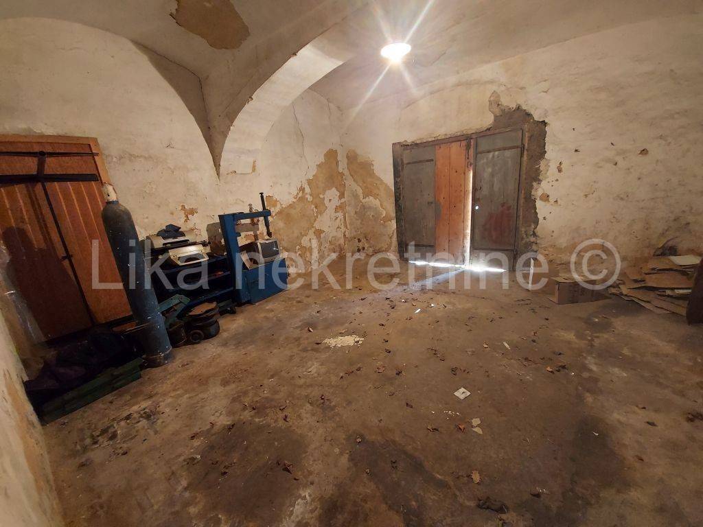 Stambeno poslovni objekt, Prodaja, Otočac, Otočac