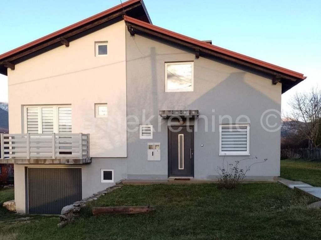 Samostojeća kuća, Prodaja, Donji Lapac, Donji Lapac