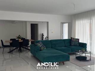 Stan u zgradi, Prodaja, Omiš, Omiš