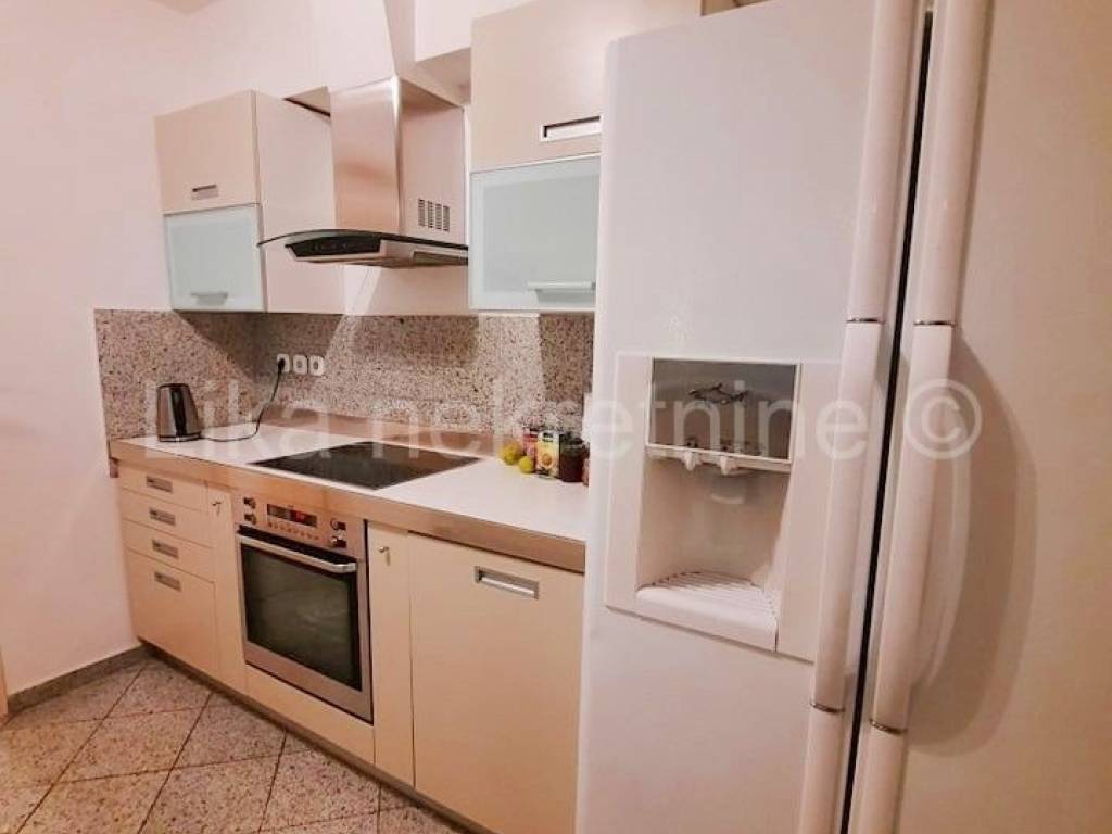 Stan u stambeno-poslovnoj zgradi , Najam, Zagreb, Donji Grad