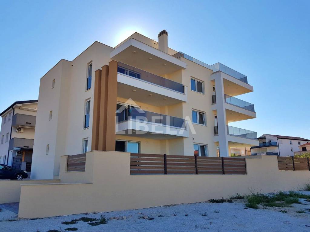 Apartman na moru, Prodaja, Povljana, Povljana