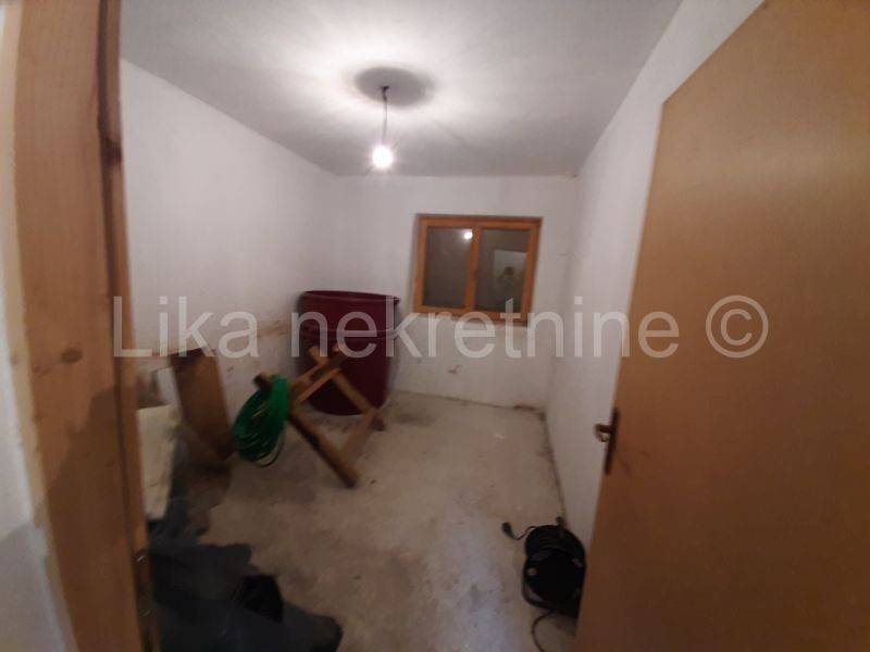 Seosko imanje, Prodaja, Otočac, Glavace