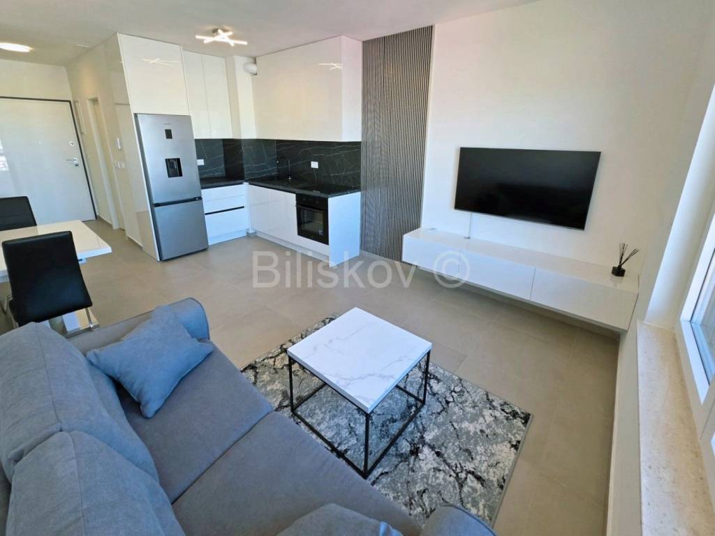 Stan u zgradi, Najam, Split, Split