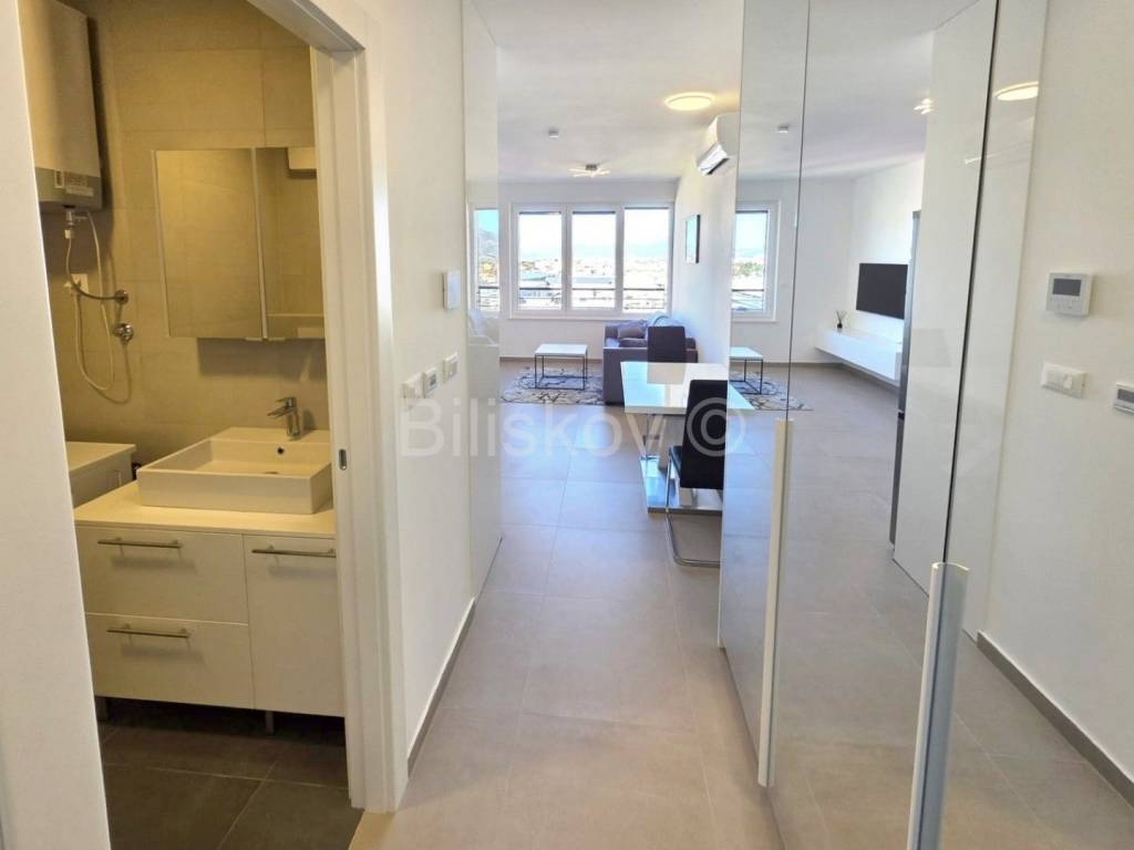 Stan u zgradi, Najam, Split, Split