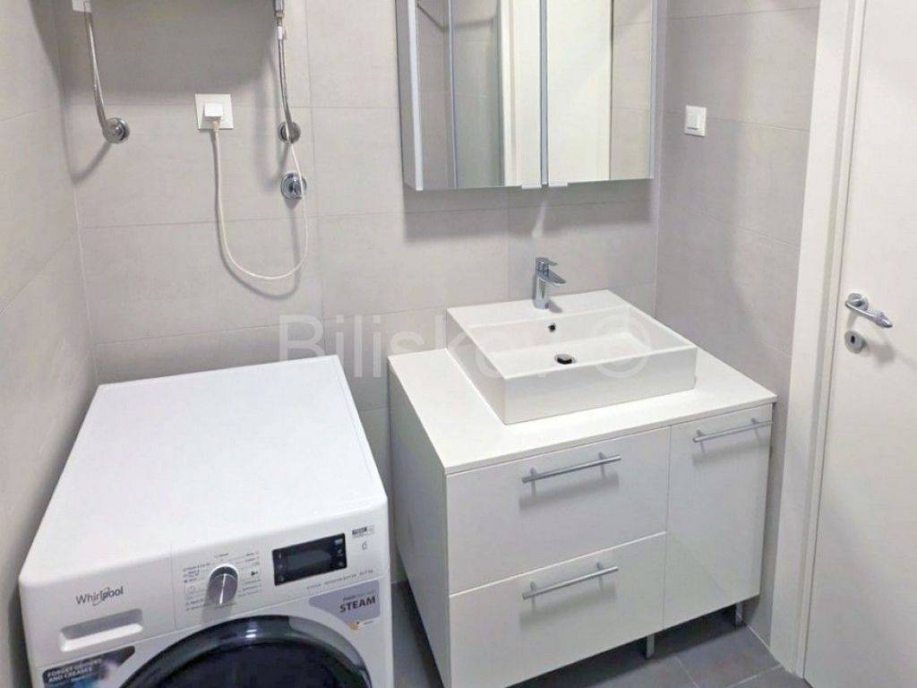 Stan u zgradi, Najam, Split, Split