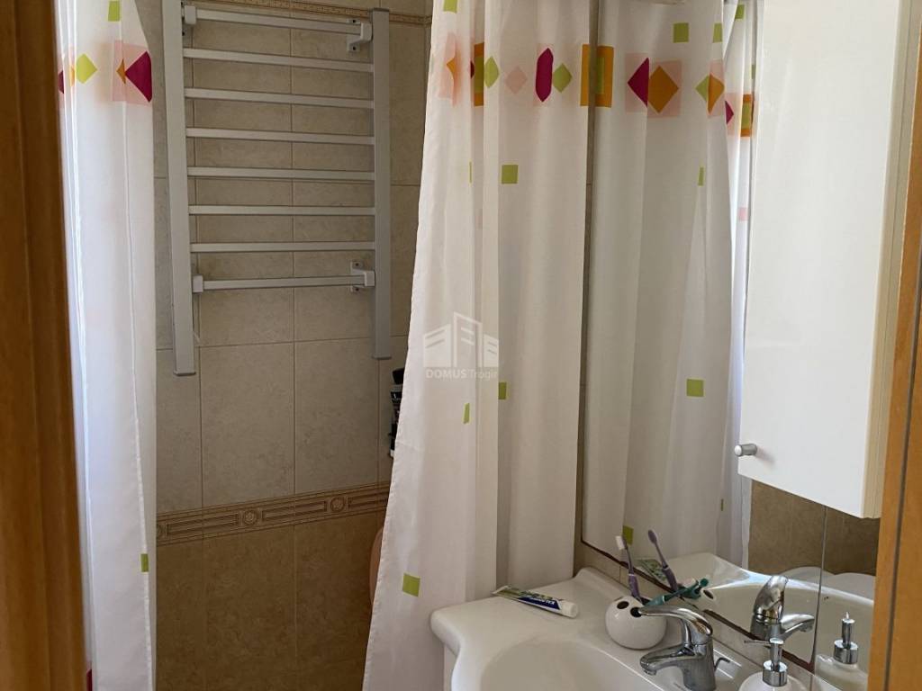 Stan u zgradi, Prodaja, Okrug, Okrug Gornji