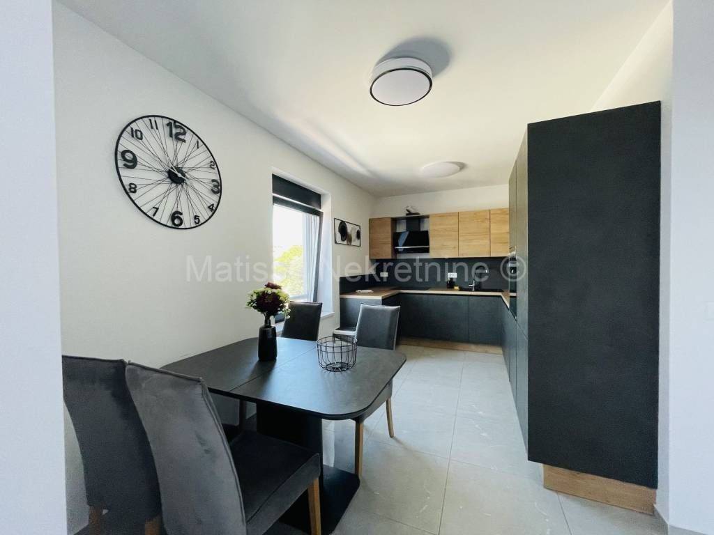 Stan u zgradi, Prodaja, Pula, Pula