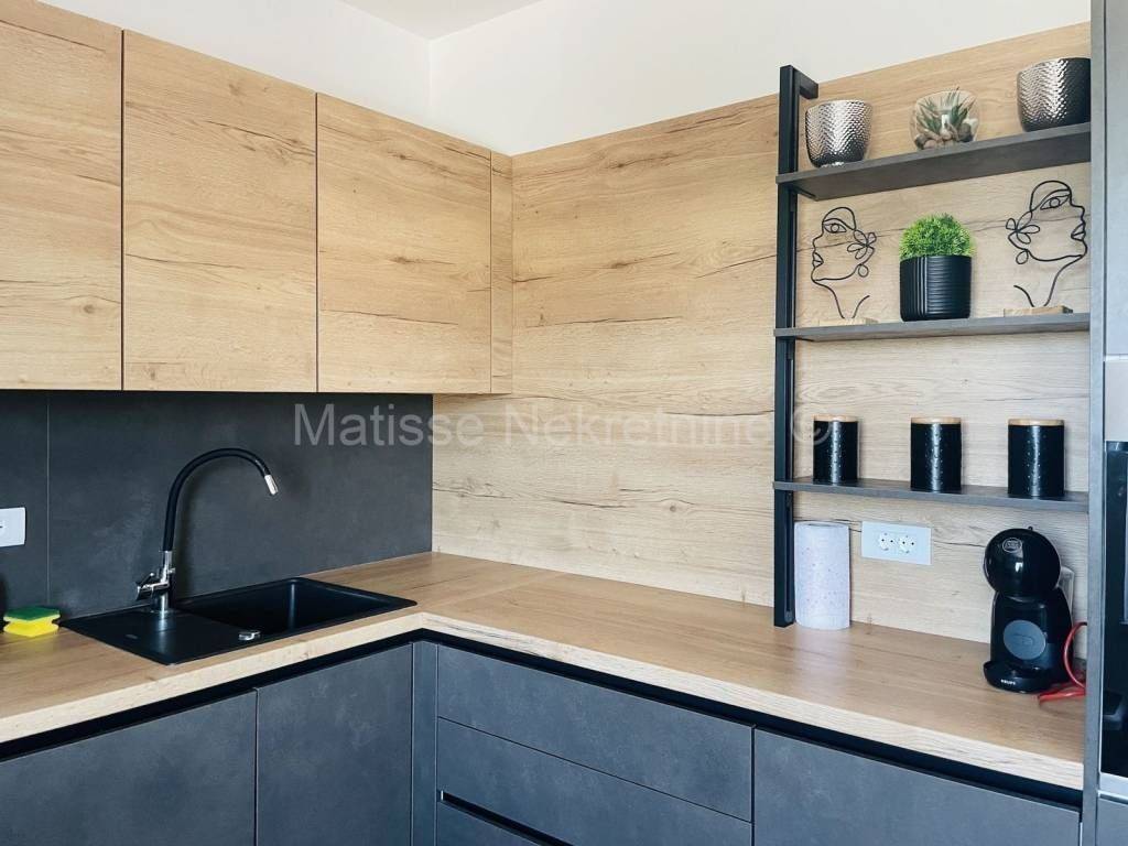 Stan u zgradi, Prodaja, Pula, Pula