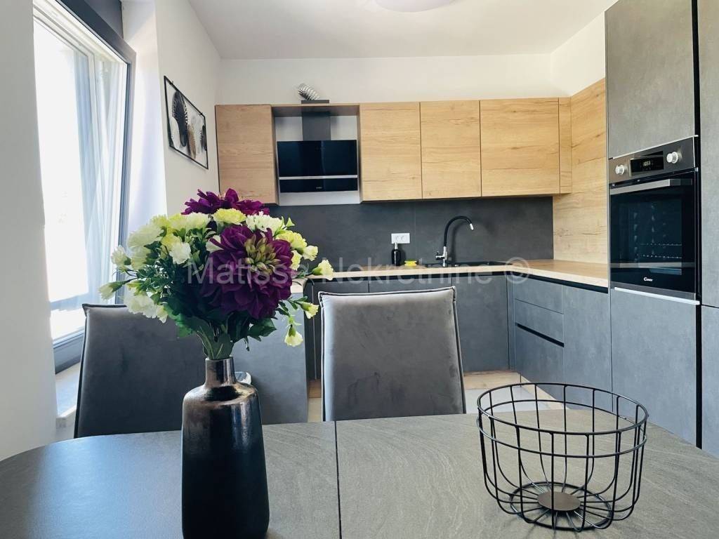 Stan u zgradi, Prodaja, Pula, Pula