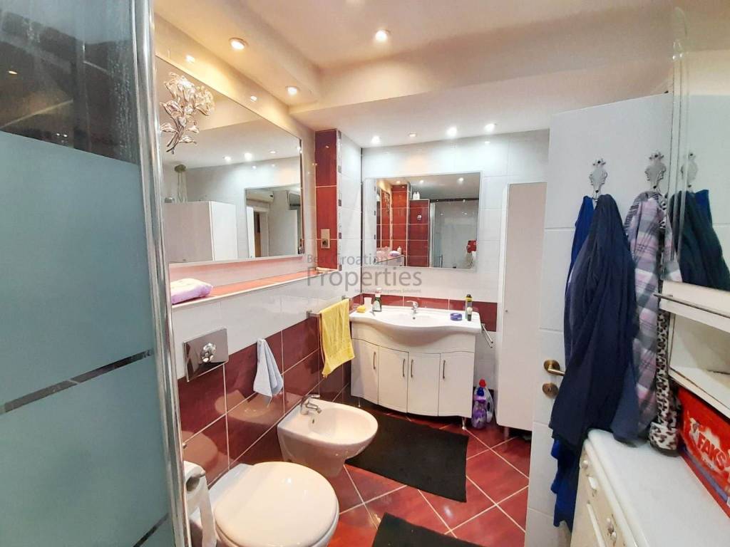 Stambeno poslovni objekt, Prodaja, Zagreb, Sesvete