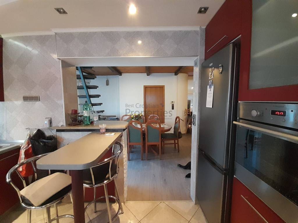 Stambeno poslovni objekt, Prodaja, Zagreb, Sesvete