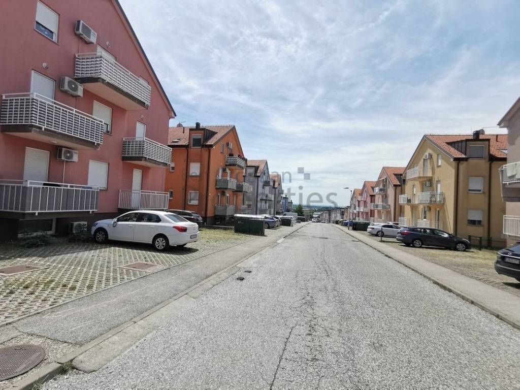 Stan u zgradi, Prodaja, Zagreb, Sesvete