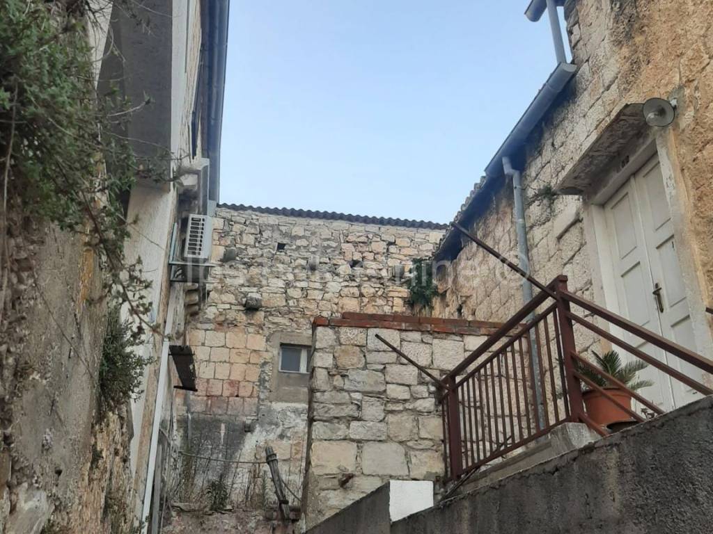 Kamena kuća, Prodaja, Milna, Milna