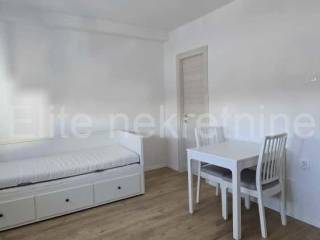 Stan u zgradi, Najam, Rijeka, Zapad