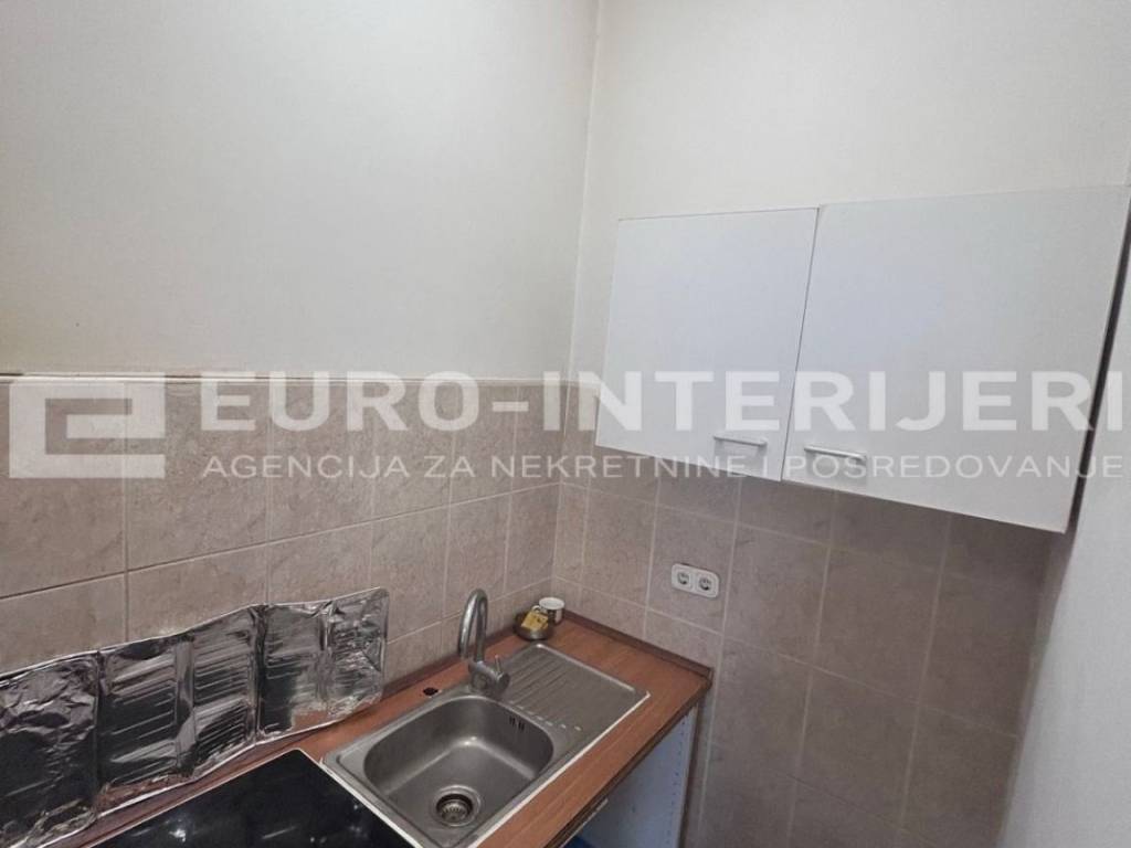 Prodajemo poslovni prostor na Trešnjevci  82 m2