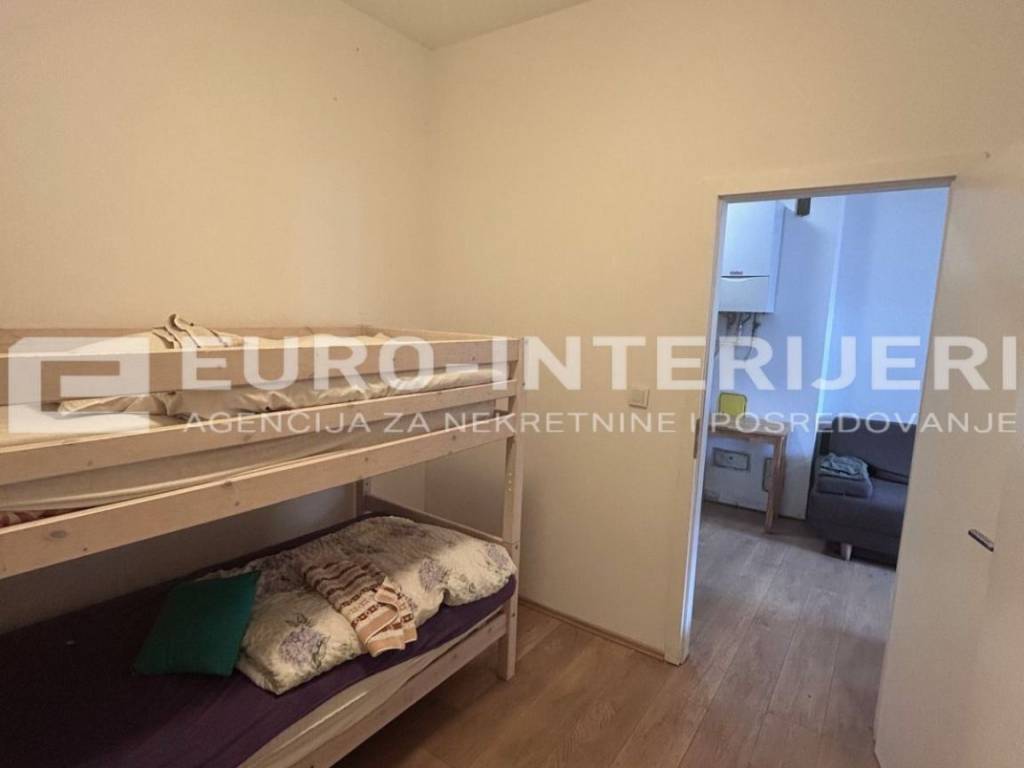 Prodajemo poslovni prostor na Trešnjevci  82 m2