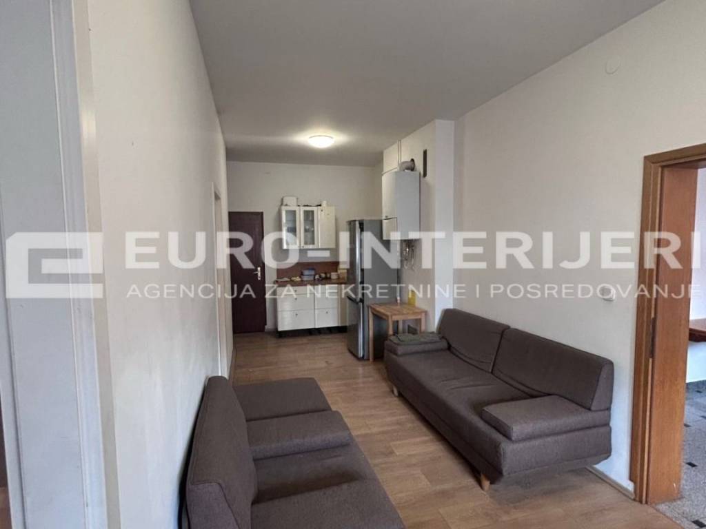 Prodajemo poslovni prostor na Trešnjevci  82 m2