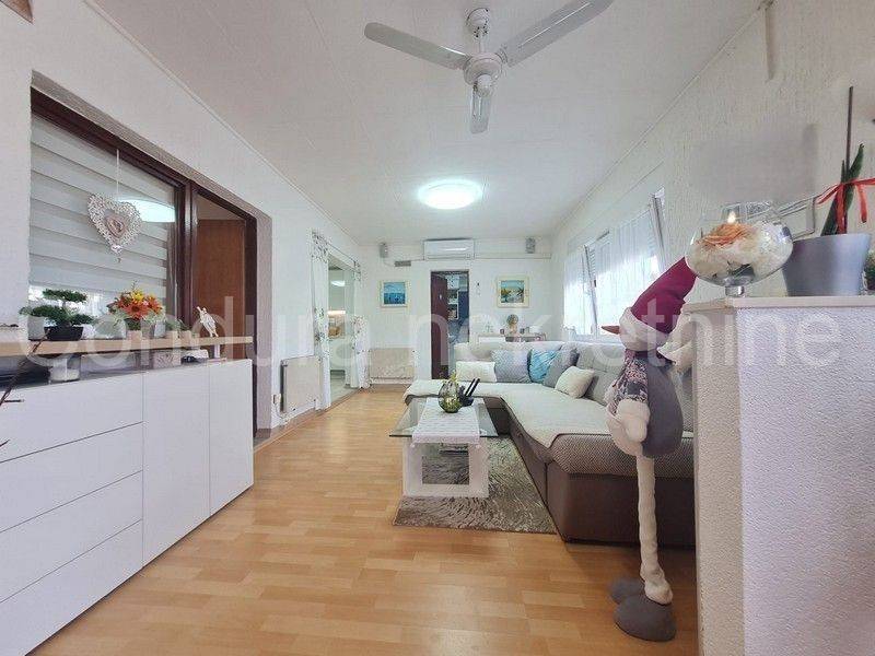 Apartman na moru, Prodaja, Vir, Vir