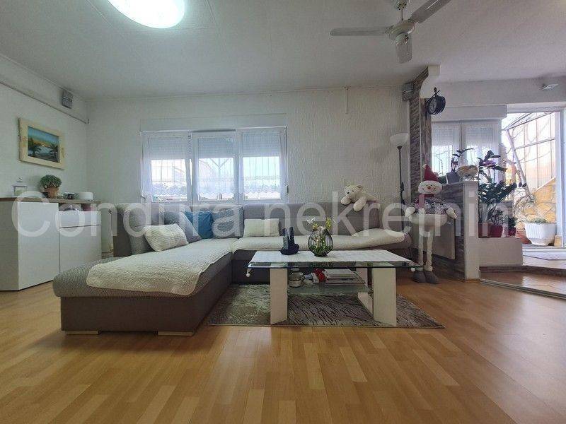 Apartman na moru, Prodaja, Vir, Vir