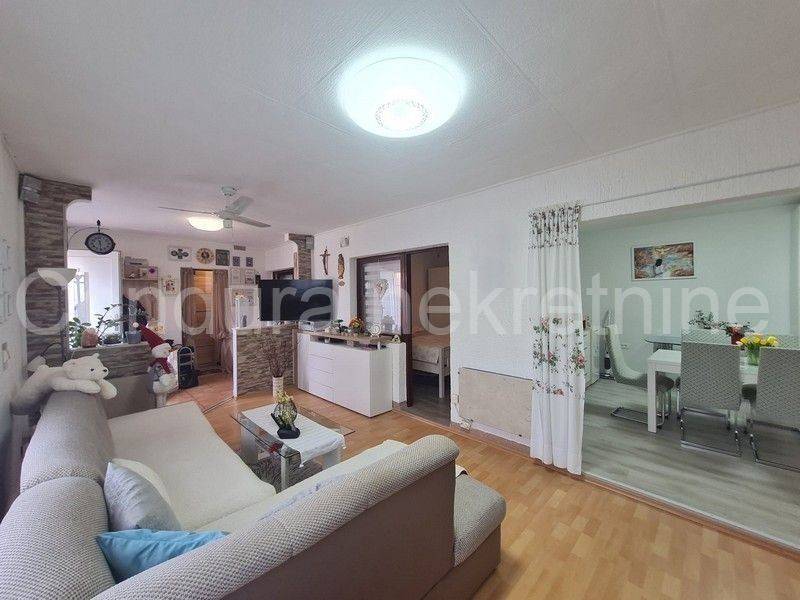 Apartman na moru, Prodaja, Vir, Vir