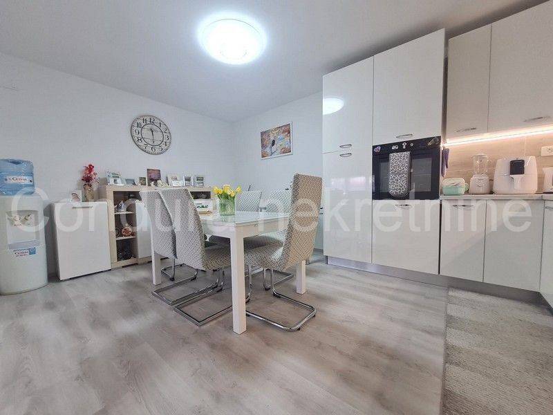 Apartman na moru, Prodaja, Vir, Vir