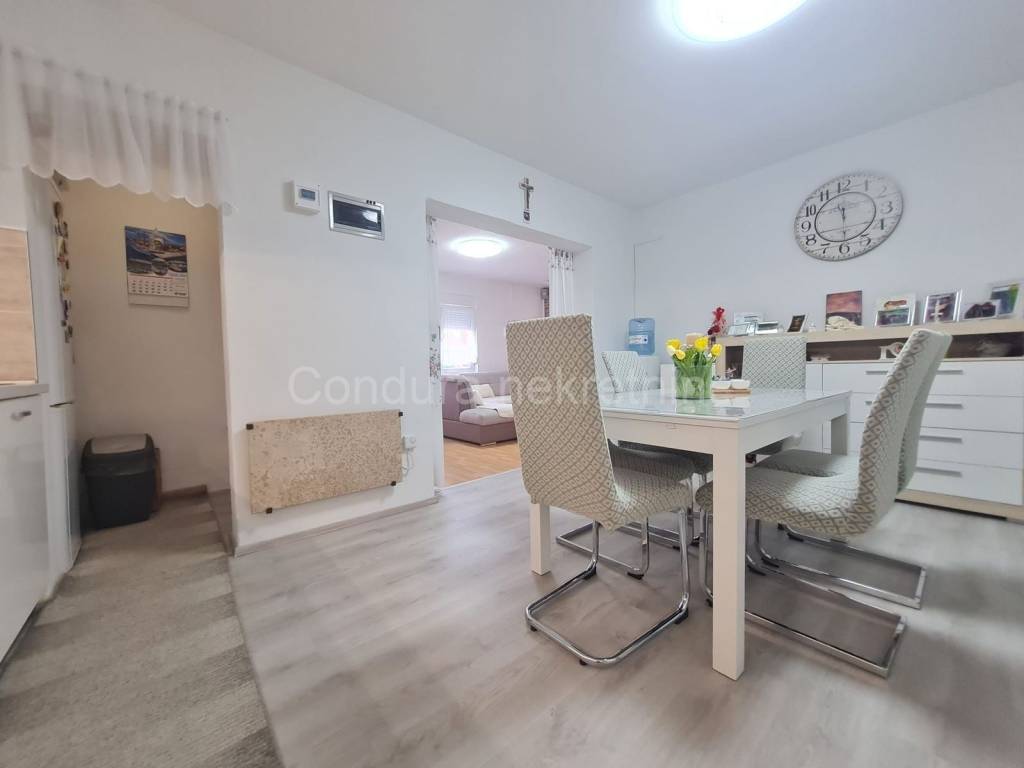 Apartman na moru, Prodaja, Vir, Vir