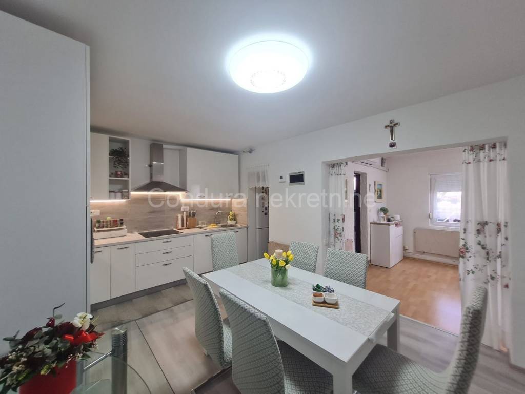 Apartman na moru, Prodaja, Vir, Vir