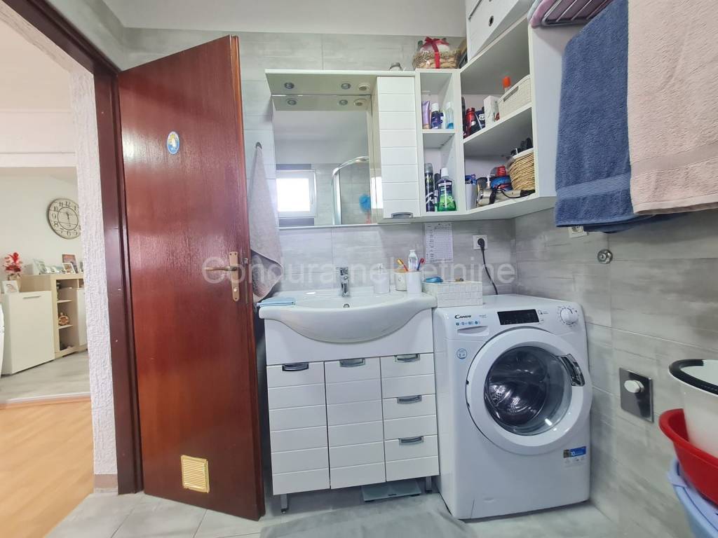 Apartman na moru, Prodaja, Vir, Vir