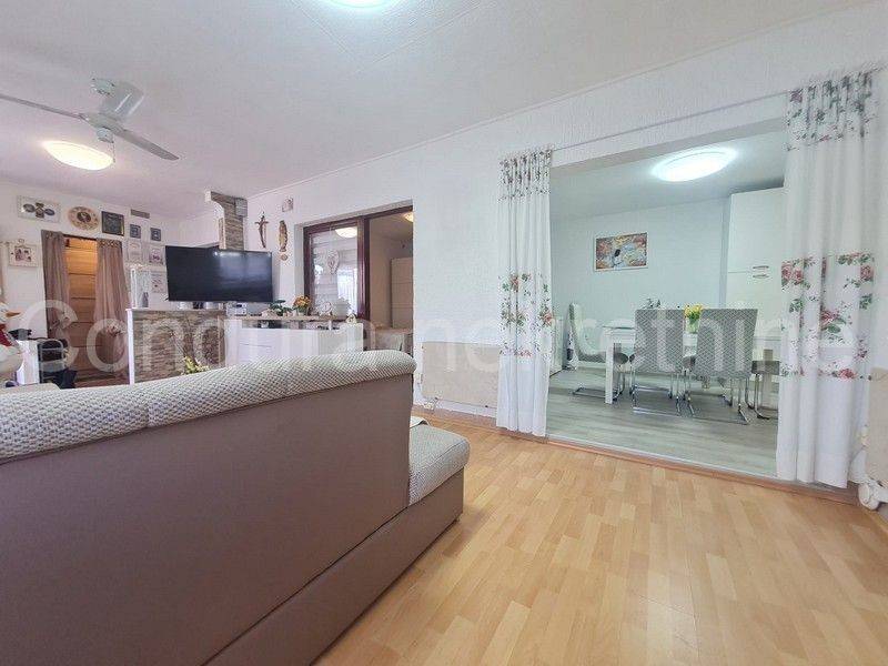 Apartman na moru, Prodaja, Vir, Vir