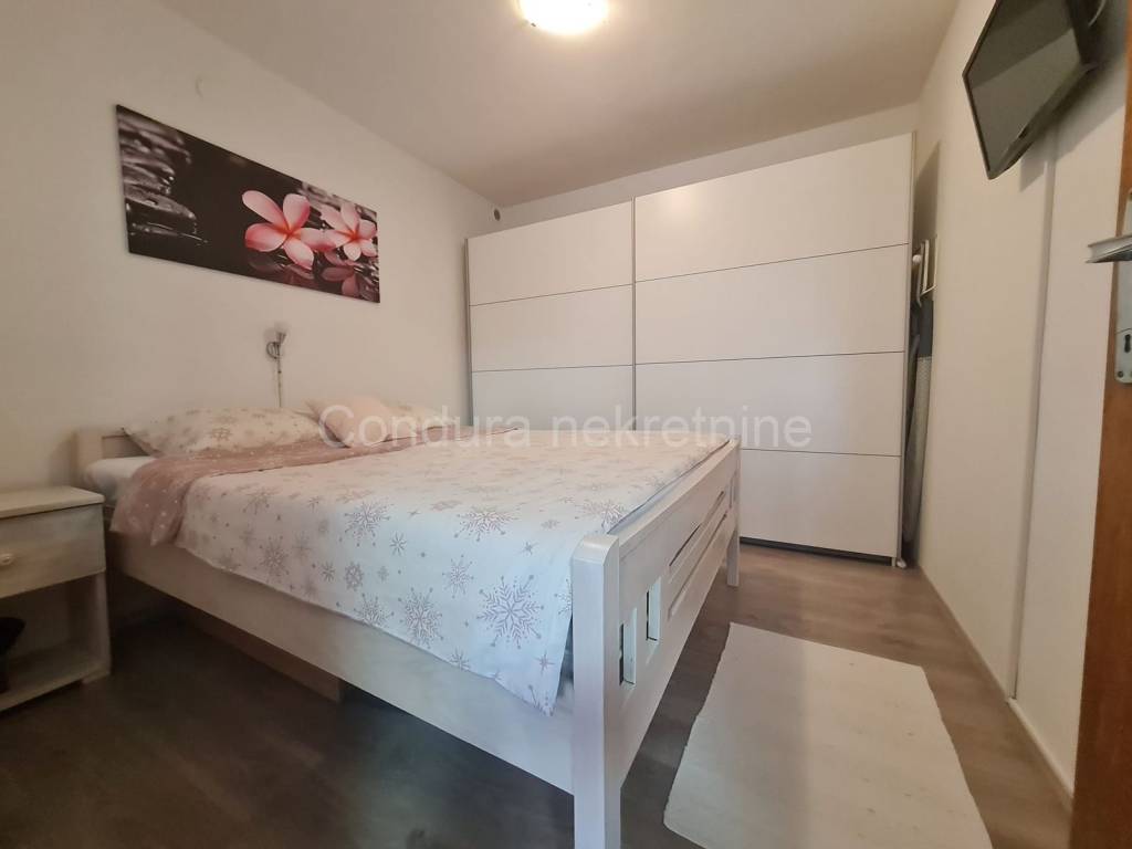 Apartman na moru, Prodaja, Vir, Vir