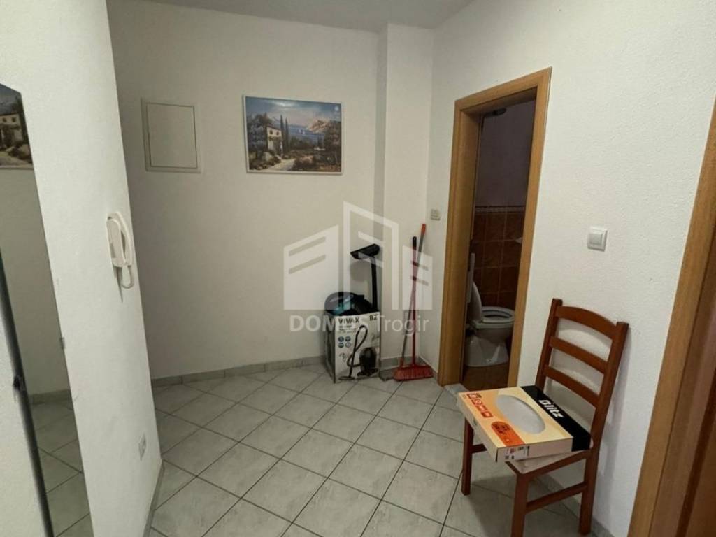 Stan u zgradi, Prodaja, Okrug, Okrug Gornji