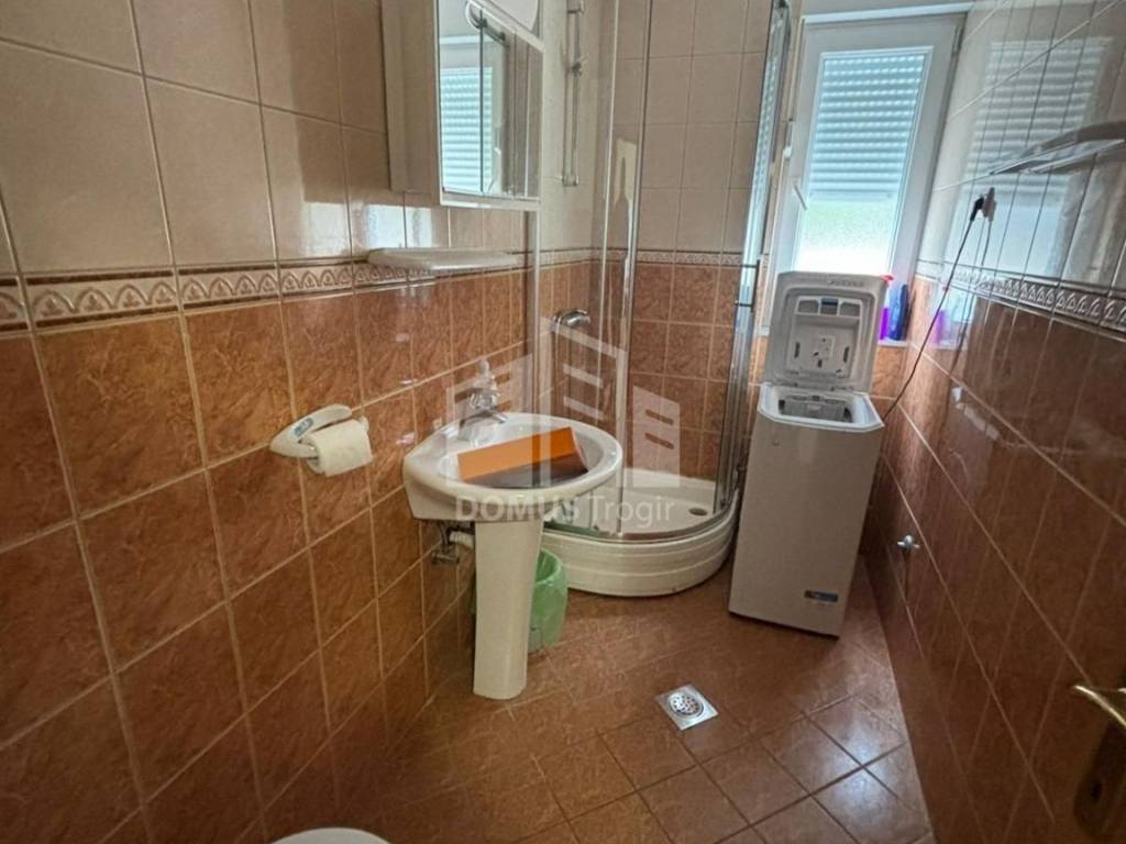 Stan u zgradi, Prodaja, Okrug, Okrug Gornji