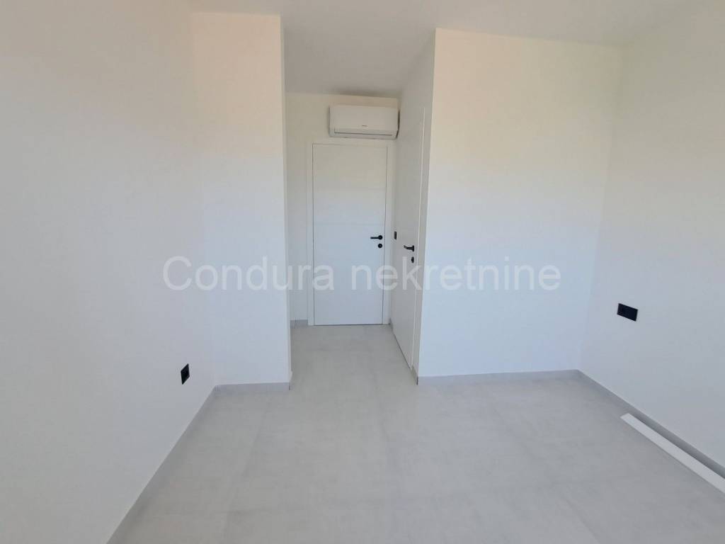 Apartman na moru, Prodaja, Nin, Nin