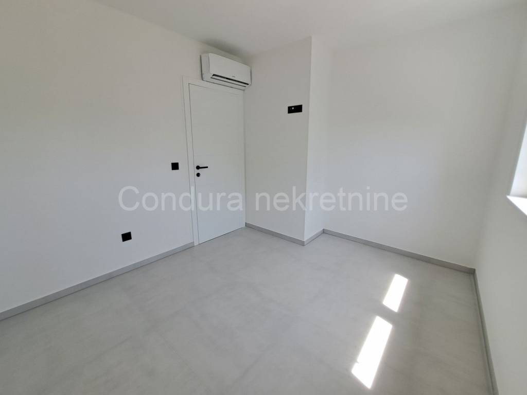 Apartman na moru, Prodaja, Nin, Nin