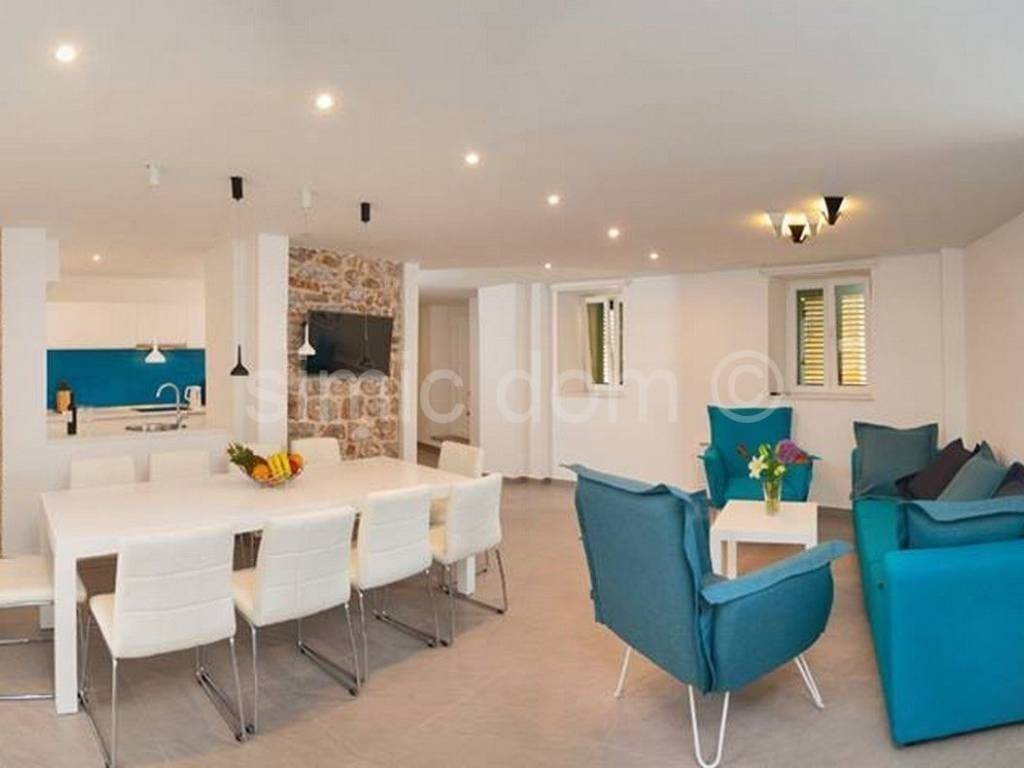 Kamena kuca, Prodaja, Bol, Bol