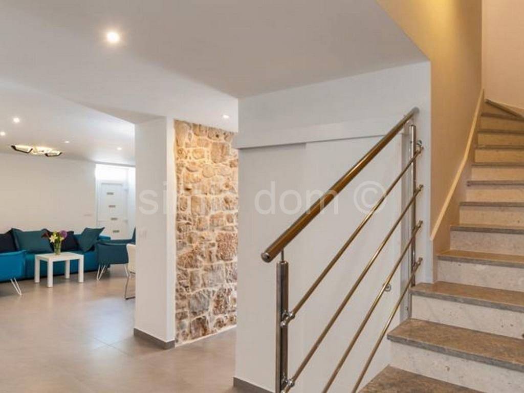 Kamena kuca, Prodaja, Bol, Bol