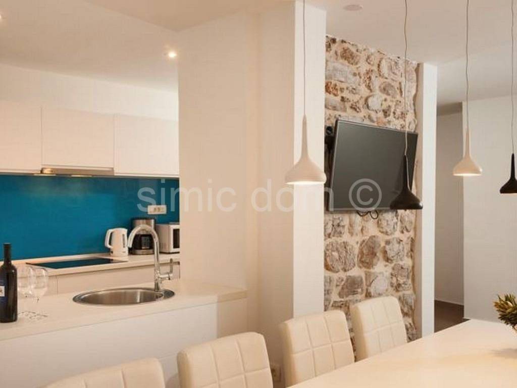 Kamena kuca, Prodaja, Bol, Bol