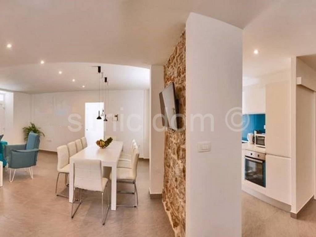 Kamena kuca, Prodaja, Bol, Bol