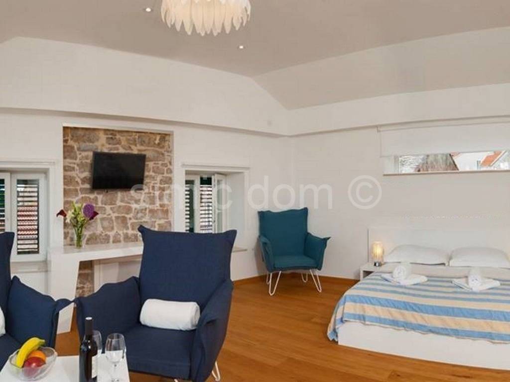 Kamena kuca, Prodaja, Bol, Bol