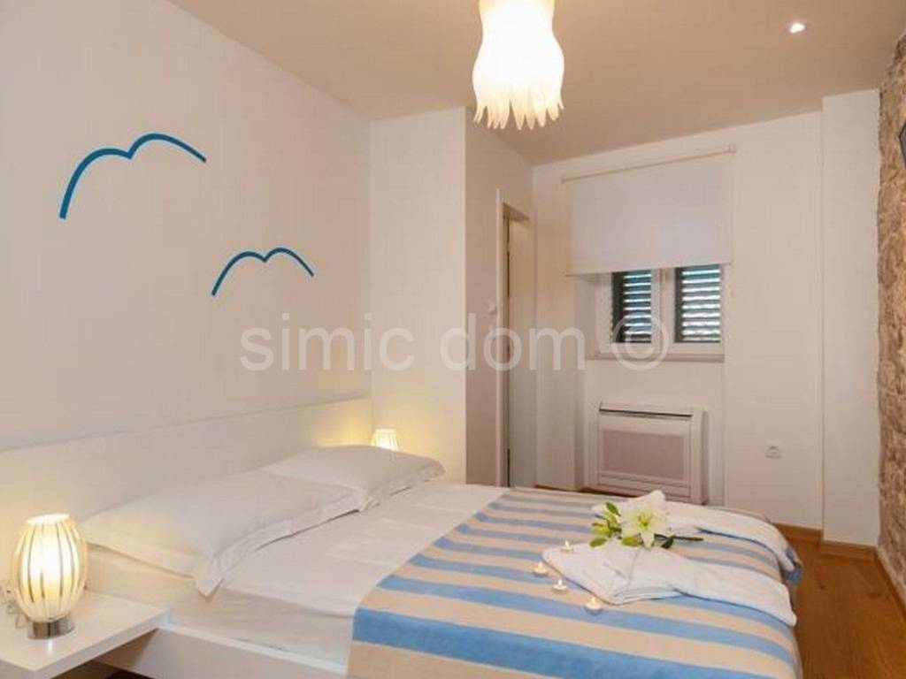 Kamena kuca, Prodaja, Bol, Bol