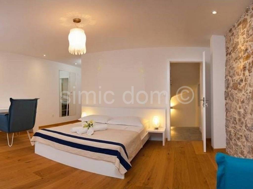 Kamena kuca, Prodaja, Bol, Bol