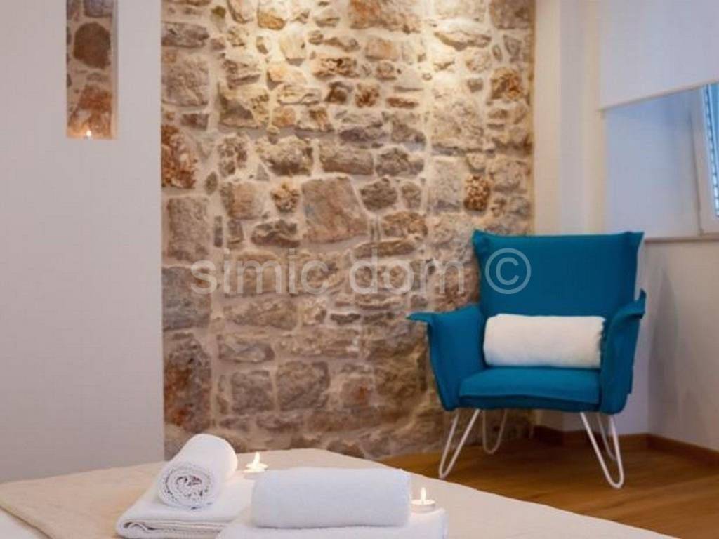 Kamena kuca, Prodaja, Bol, Bol